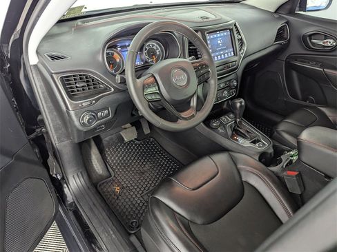 Used 2022 Jeep Cherokee Trailhawk image 11