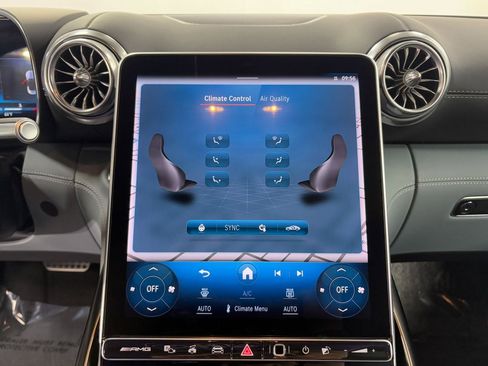 Used 2022 Mercedes-Benz SL 55 AMG 4MATIC w/ Driver Assistance Package image 21