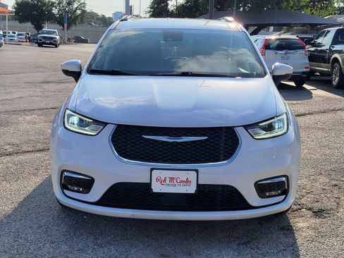 Used 2023 Chrysler Pacifica Touring-L FWD image 8