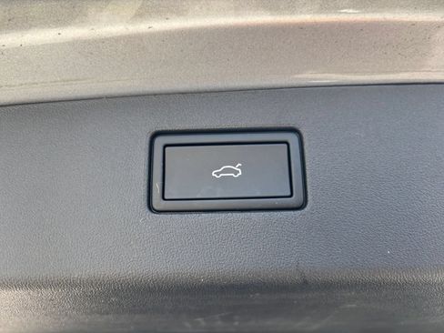 Used 2026 Volkswagen Tiguan SE AWD/4WD image 21