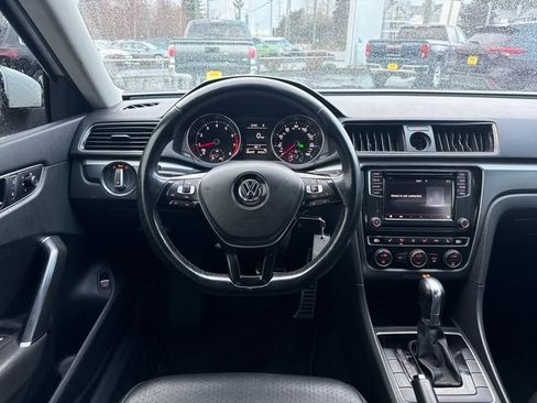 Used 2017 Volkswagen Passat 1.8T R-Line w/ R-Line Lighting Package image 19