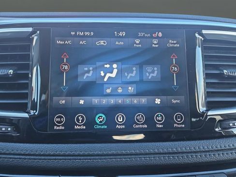 Used 2018 Chrysler Pacifica Limited image 21