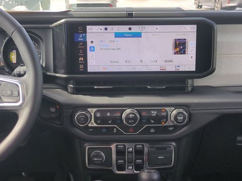 Used 2025 Jeep Wrangler Unlimited Sahara image 19