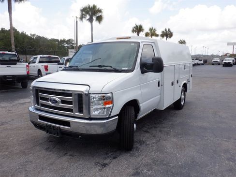 Used 2018 Ford E-350 and Econoline 350 Super Duty RWD image 17