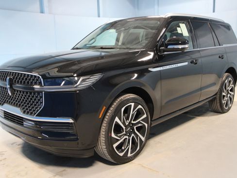 New 2026 Lincoln Navigator Reserve AWD/4WD image 26