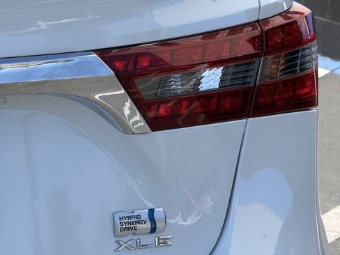 Used 2016 Toyota Avalon XLE Plus FWD image 24
