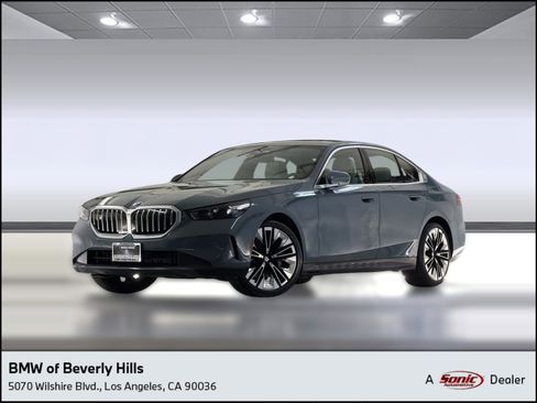 Used 2025 BMW 530i w/ Premium Package RWD image 1
