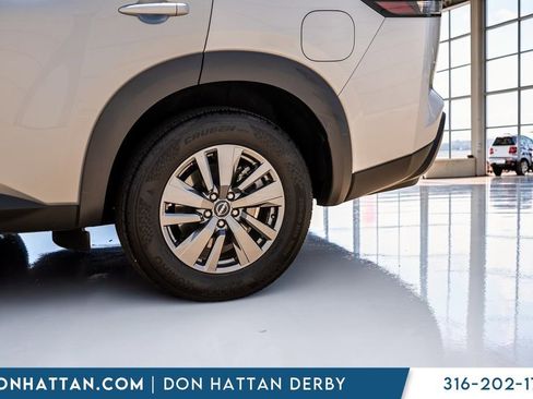 Used 2025 Nissan Pathfinder SV FWD image 36