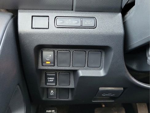 Used 2025 Nissan Frontier SV image 14