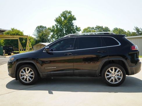 Used 2019 Jeep Cherokee Latitude Plus FWD image 23