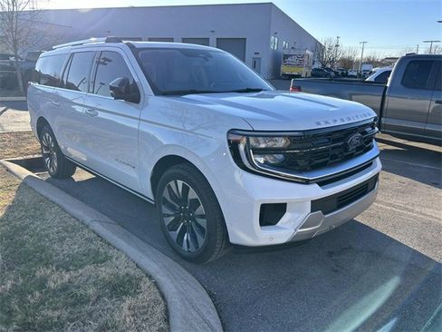 Used 2025 Ford Expedition Max Platinum w/ Driver's Package image 3