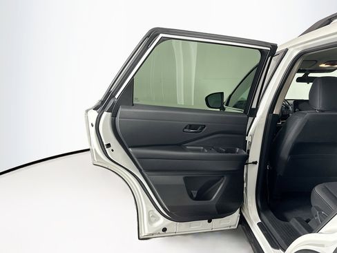 Used 2024 Nissan Pathfinder SV image 25