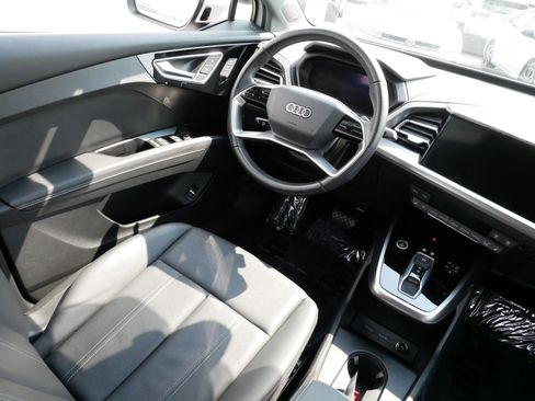 Used 2023 Audi Q4 e-tron Premium Plus w/ Premium Plus RWD image 9
