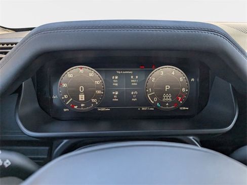 Used 2024 Land Rover Defender 130 X-Dynamic SE image 20