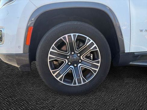 Certified 2022 Jeep Wagoneer Series III w/ Flexible Seating Group AWD/4WD image 11