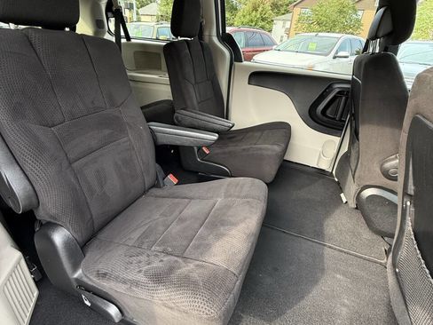 Used 2012 Dodge Grand Caravan SE image 13