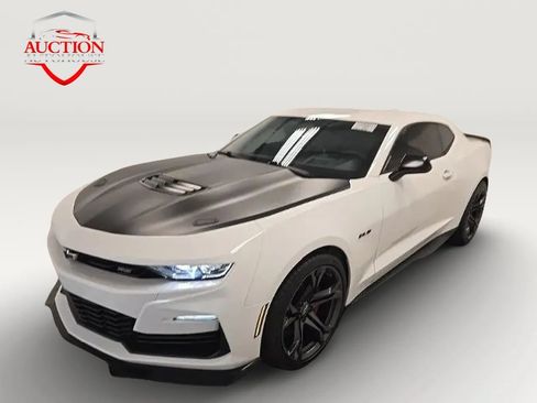 Used 2021 Chevrolet Camaro SS RWD image 1