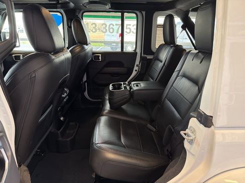 Used 2023 Jeep Wrangler Sahara image 14