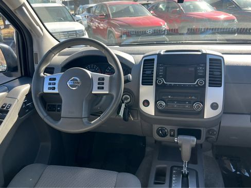 Used 2017 Nissan Frontier SV image 23