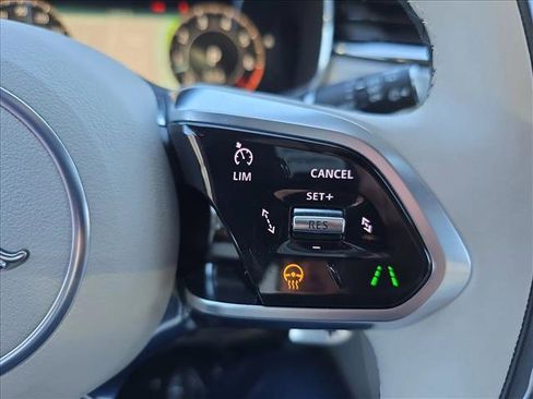 Certified 2025 Jaguar F-PACE R-Dynamic S image 20