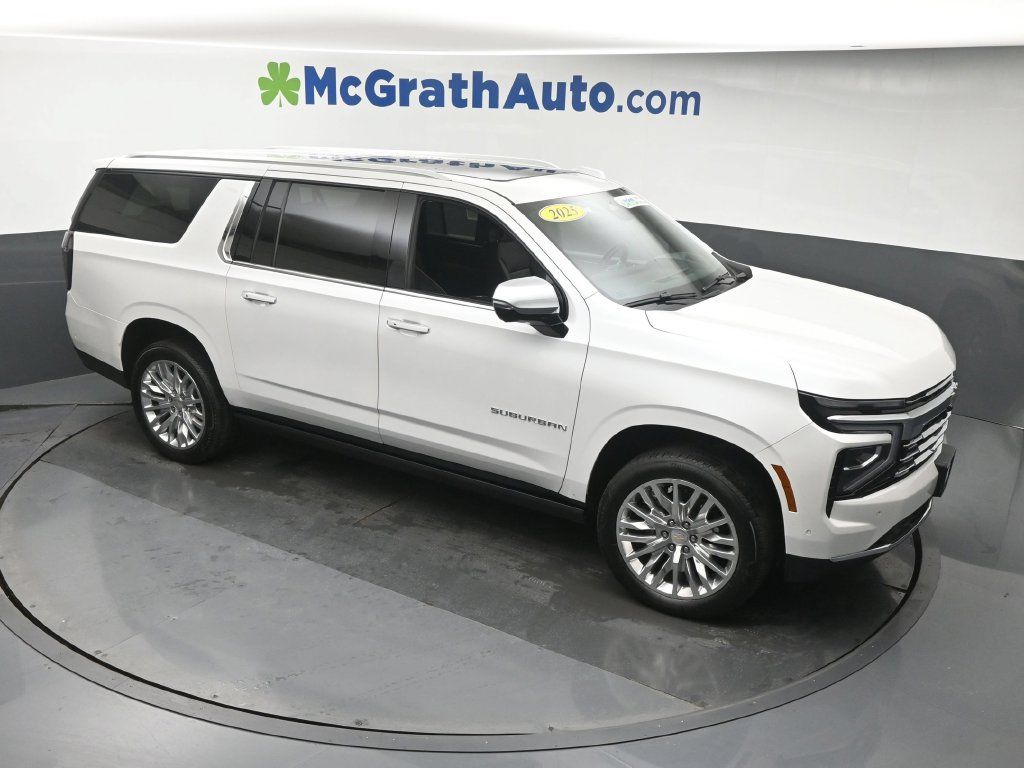 Used 2025 Chevrolet Suburban Premier AWD/4WD image 3