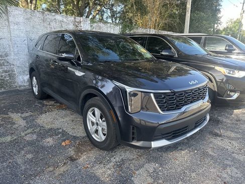 Certified 2025 Kia Sorento LX FWD image 2