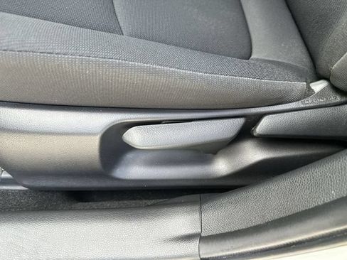 Used 2021 Toyota Corolla LE FWD image 12
