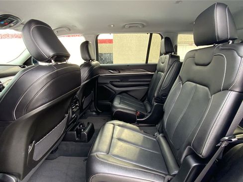 Used 2023 Jeep Grand Cherokee L Limited w/ Luxury Tech Group II AWD/4WD image 11