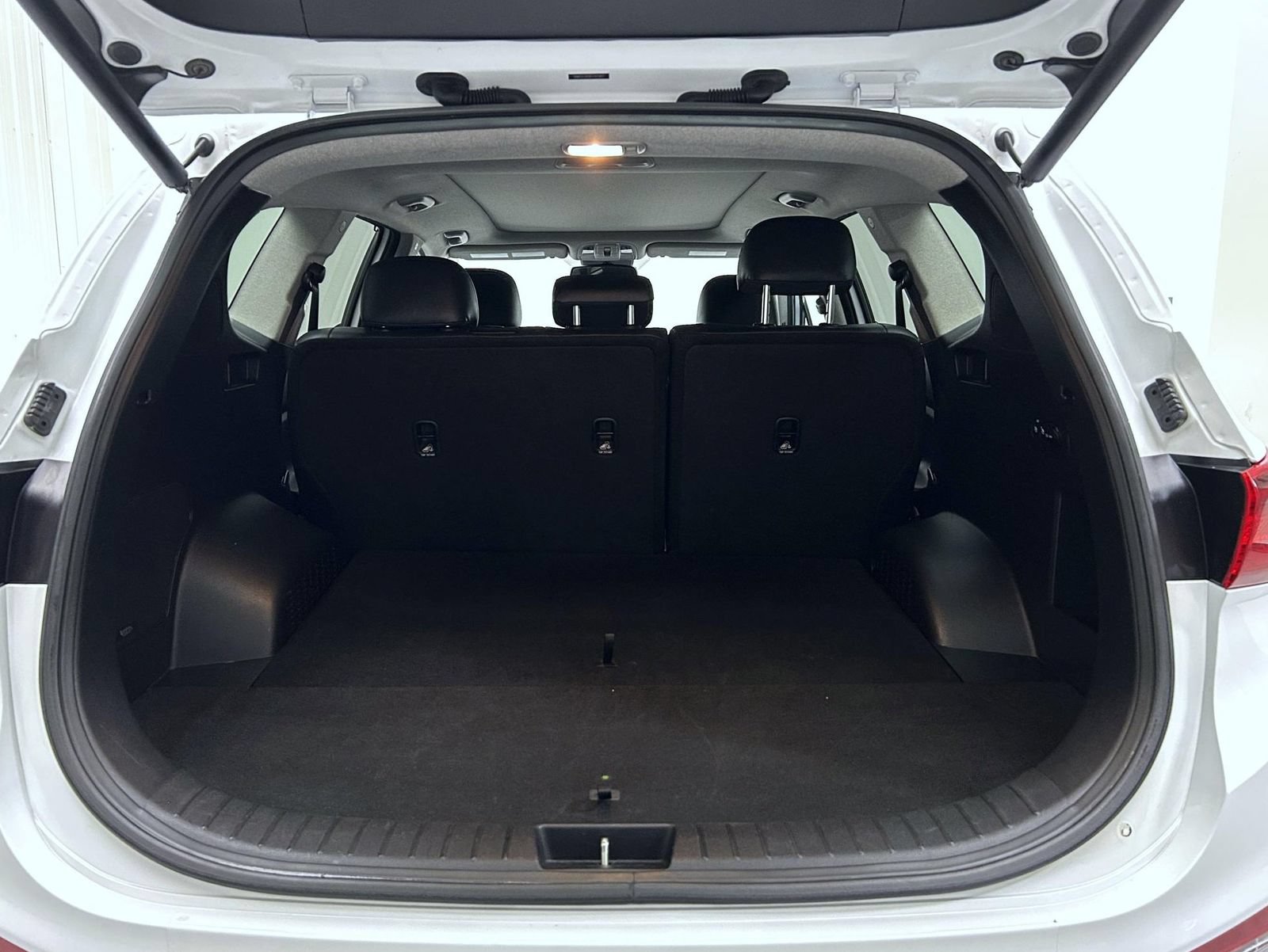 Used 2020 Hyundai Santa Fe Limited AWD/4WD image 21