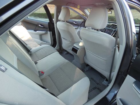 Used 2013 Toyota Camry LE image 22
