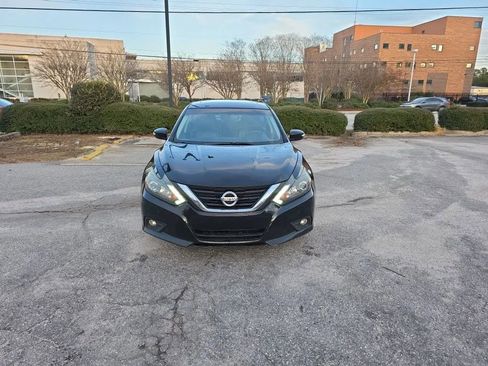 Used 2017 Nissan Altima 3.5 SL w/ 3.5SL Technology Package image 5