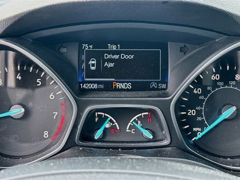 Used 2017 Ford Escape SE w/ SE Leather Comfort Package AWD/4WD image 13