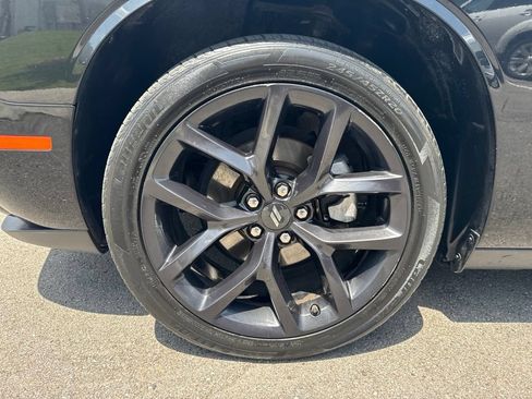 Used 2022 Dodge Challenger SXT w/ Driver Convenience Group RWD image 25
