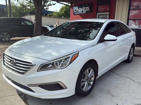 Used 2017 Hyundai Sonata SE FWD image 1