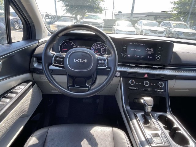 Certified 2024 Kia Carnival LX FWD image 11