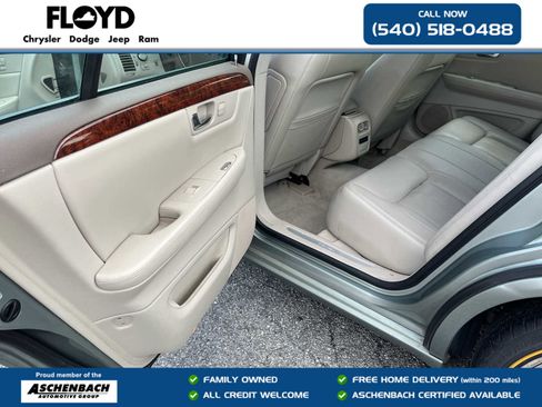 Used 2006 Cadillac DTS w/ Trunk Convenience Package FWD image 19