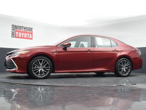 Used 2021 Toyota Camry XLE w/ Cold Weather Package image 28
