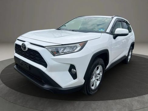 Used 2019 Toyota RAV4 XLE AWD/4WD image 1