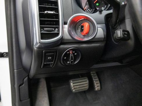 Used 2017 Porsche Cayenne S AWD/4WD image 23