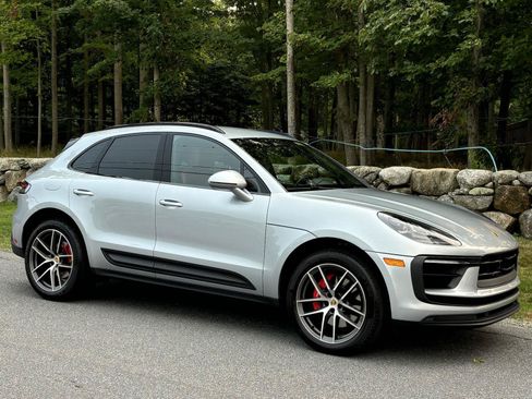 Used 2023 Porsche Macan S AWD/4WD image 17