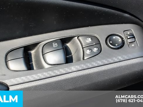 Used 2025 Nissan Altima 2.5 SV FWD image 35