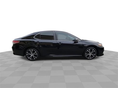Used 2019 Toyota Camry SE w/ Convenience Package image 9