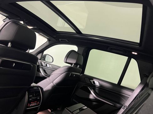 Used 2025 BMW X5 xDrive50e image 33