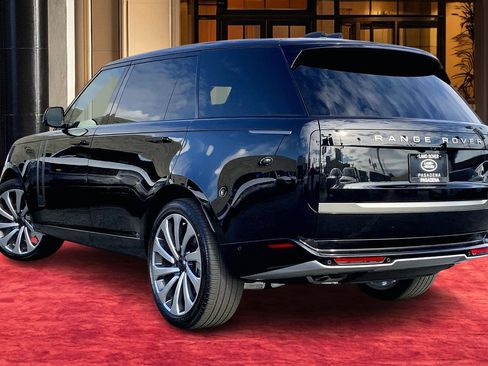New 2026 Land Rover Range Rover Long Wheelbase SE image 3