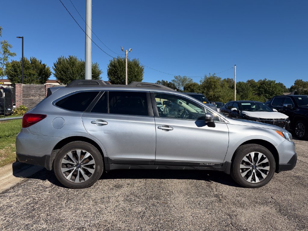 Used 2017 Subaru Outback 2.5i Limited AWD/4WD image 2