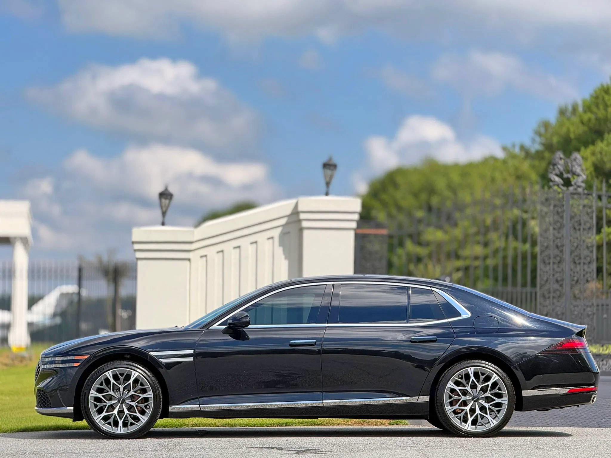Used 2023 Genesis G90 3.5T AWD/4WD image 7