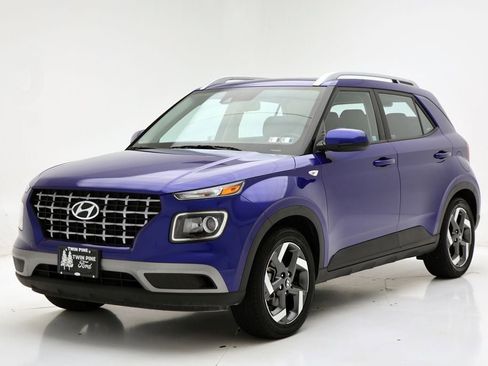 Used 2022 Hyundai Venue SEL image 5