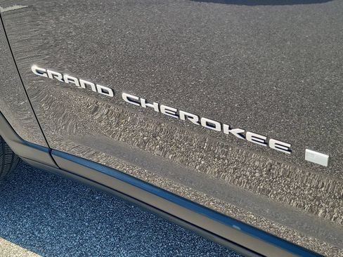 Used 2024 Jeep Grand Cherokee L Laredo AWD/4WD image 12