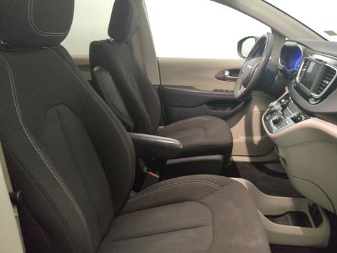 Used 2023 Chrysler Voyager LX FWD image 21