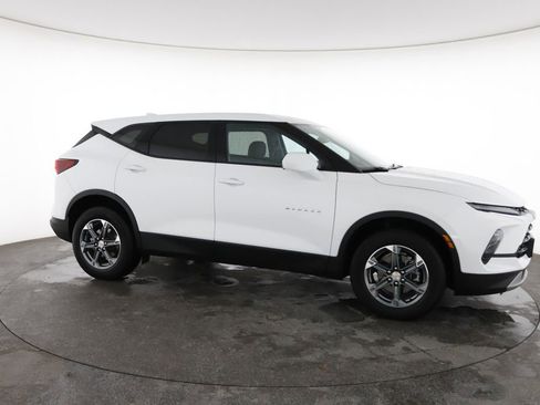 Used 2025 Chevrolet Blazer LT FWD image 15